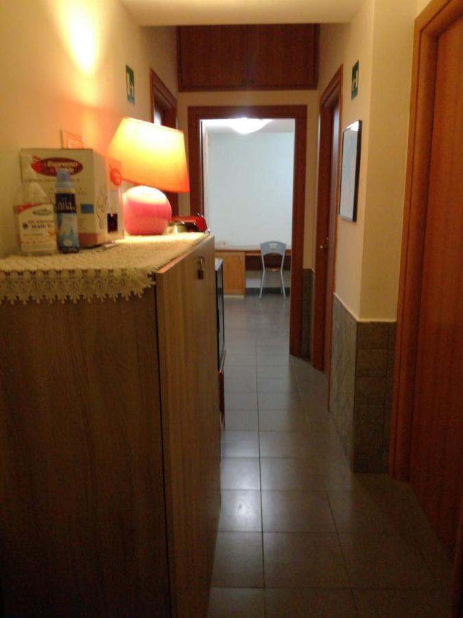 Roma Termini Tina Ya B&B Buitenkant foto