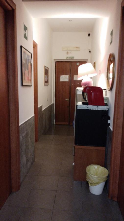 Roma Termini Tina Ya B&B Buitenkant foto