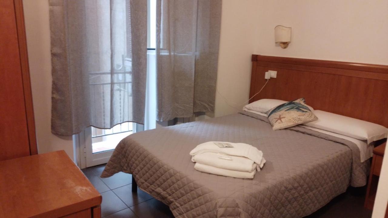 Roma Termini Tina Ya B&B Buitenkant foto